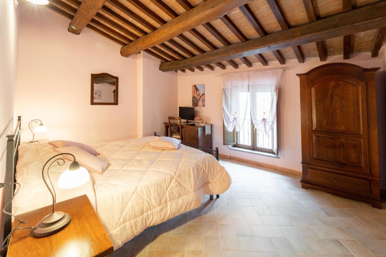 Albergo La Loggia Di San Martino Гуальдо-Тадино Экстерьер фото