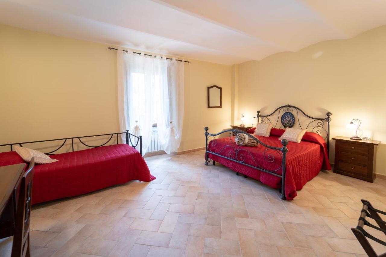 Albergo La Loggia Di San Martino Гуальдо-Тадино Экстерьер фото
