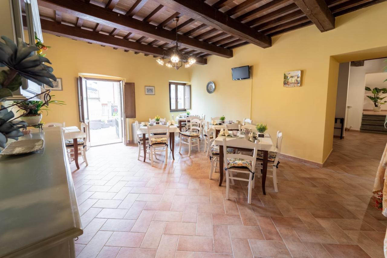 Albergo La Loggia Di San Martino Гуальдо-Тадино Экстерьер фото