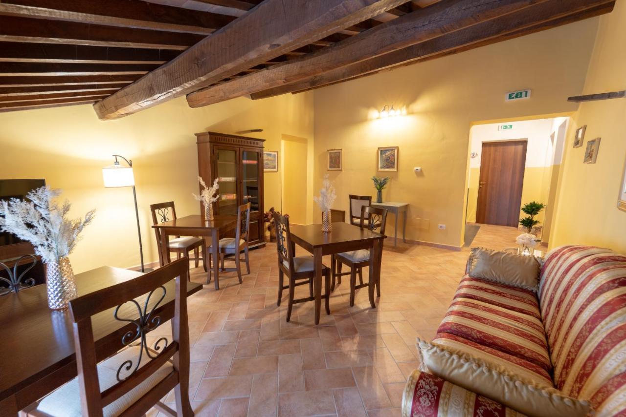 Albergo La Loggia Di San Martino Гуальдо-Тадино Экстерьер фото