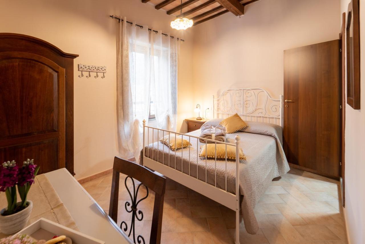 Albergo La Loggia Di San Martino Гуальдо-Тадино Экстерьер фото