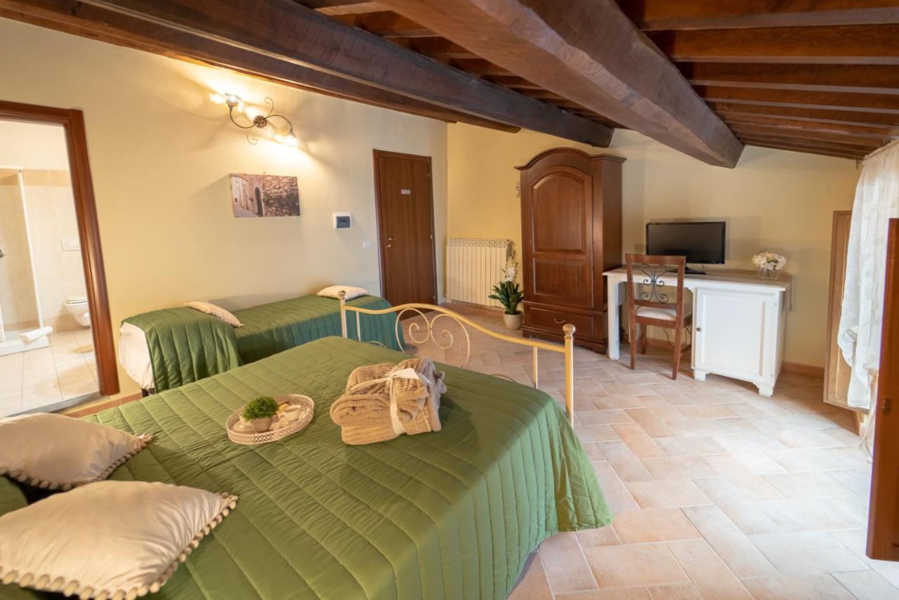 Albergo La Loggia Di San Martino Гуальдо-Тадино Экстерьер фото