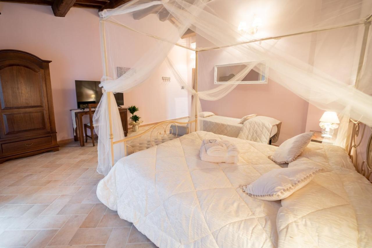 Albergo La Loggia Di San Martino Гуальдо-Тадино Экстерьер фото